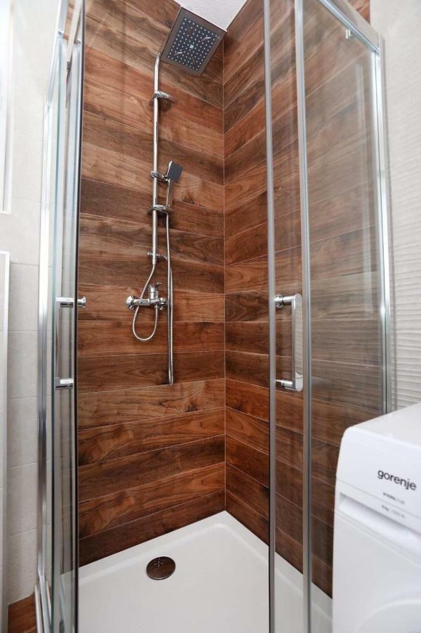 Dalmatia Apartman *